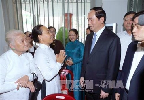Presidente de Vietnam congratula a comunidades católicas y protestantes por Navidad - ảnh 1