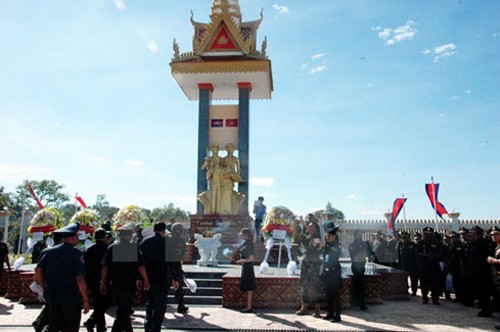 Consolidan Vietnam y Camboya lazos de amistad y vecindad - ảnh 1