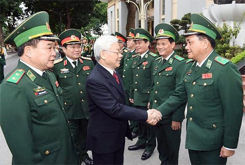 Máximo líder político de Vietnam visita fuerzas guardafronteras en vísperas del Tet 2017 - ảnh 1