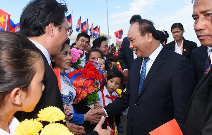 Primer ministro de Vietnam llega a Pnom-Penh para su visita oficial a Camboya - ảnh 1