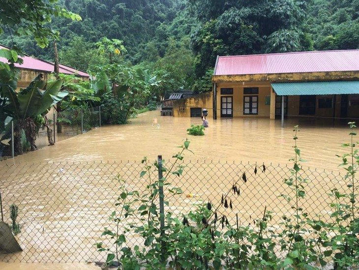 Oficina del Presidente de Vietnam apoya a compatriotas afectados por inundaciones en la zona norteña - ảnh 1