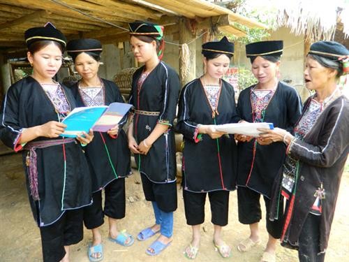 Vietnam pone en alto la igualdad de género para el desarrollo de las etnias minoritarias - ảnh 1