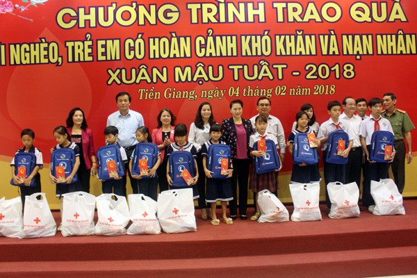 Líder del Legislativo visita Tien Giang en vísperas del Tet 2018 - ảnh 1