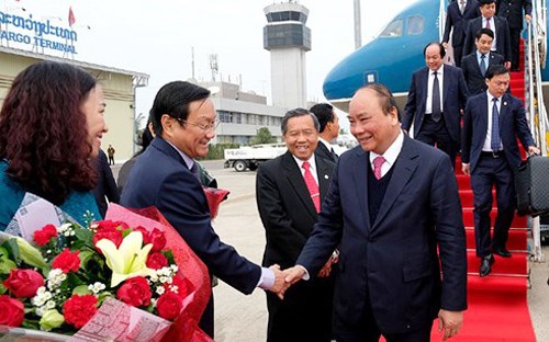 Primer ministro de Vietnam inicia su visita de trabajo en Laos - ảnh 1