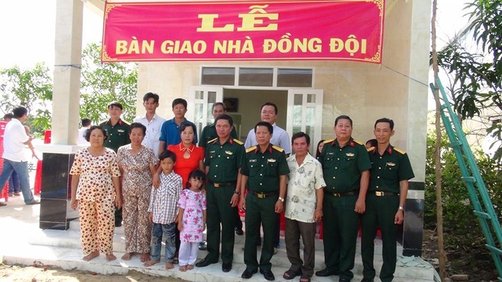 La provincia de Soc Trang, ejemplo de las actividades de gratitud a personas meritorias - ảnh 2