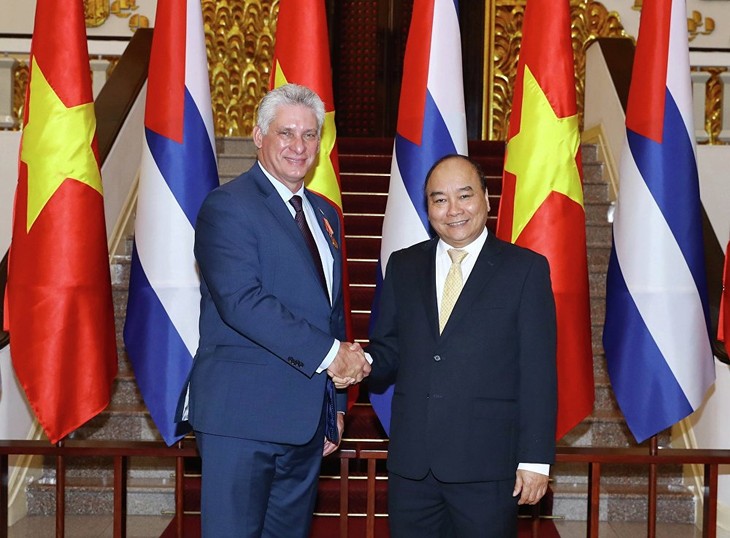 Jefe de Ejecutivo de Vietnam ofrece recepción al presidente cubano - ảnh 1