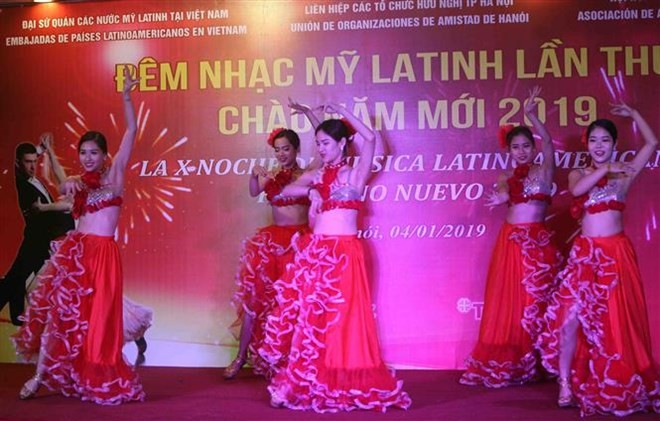 Velada de música latinoamericana en Hanói consolida la amistad Vietnam-Cuba - ảnh 1