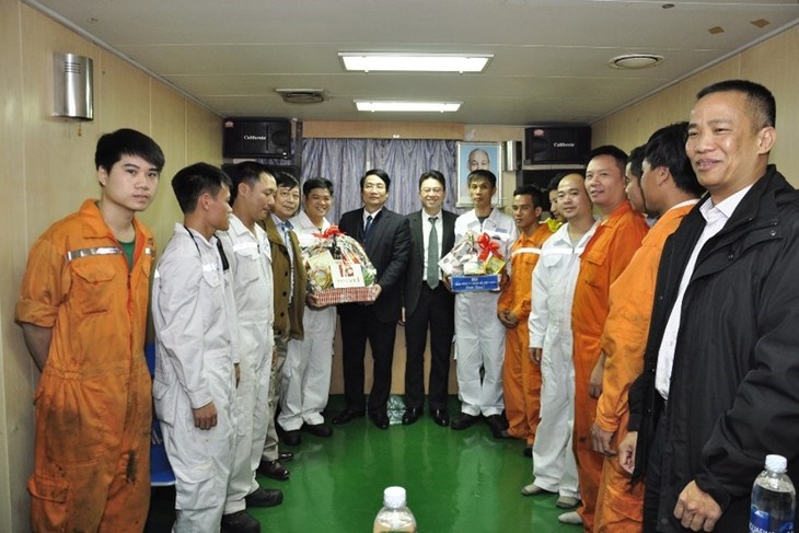 Sindicato vietnamita garantiza derechos de trabajadores en vísperas del Tet 2019 - ảnh 1