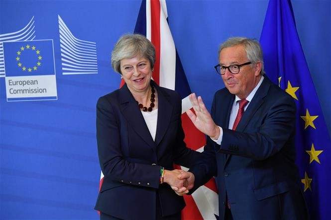 Jefa del Ejecutivo británico sigue con la negociación sobre el Brexit - ảnh 1
