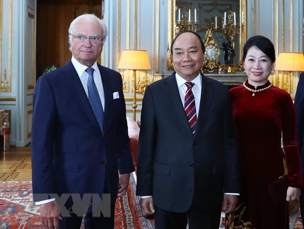 Primer ministro de Vietnam se reúne con rey sueco  - ảnh 1