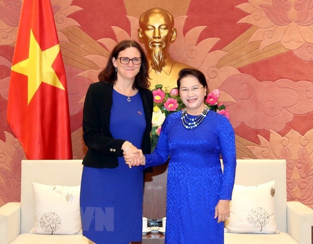 Dirigentes vietnamitas se reúnen con Alta Comisaria de Comercio de la Unión Europea - ảnh 1