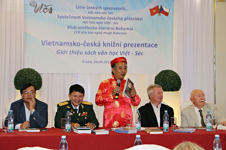 Vietnam y República Checa fortalecen cooperación literaria  - ảnh 1