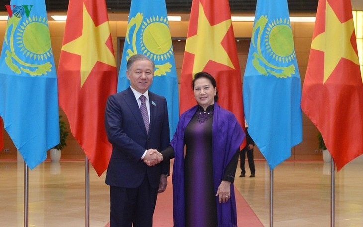 Vietnam y Kazajistán impulsan cooperación en economía y comercio  - ảnh 1