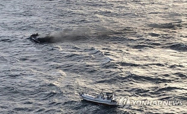 Continúa la búsqueda de víctimas vietnamitas del incendio de barco en Corea del Sur  - ảnh 1