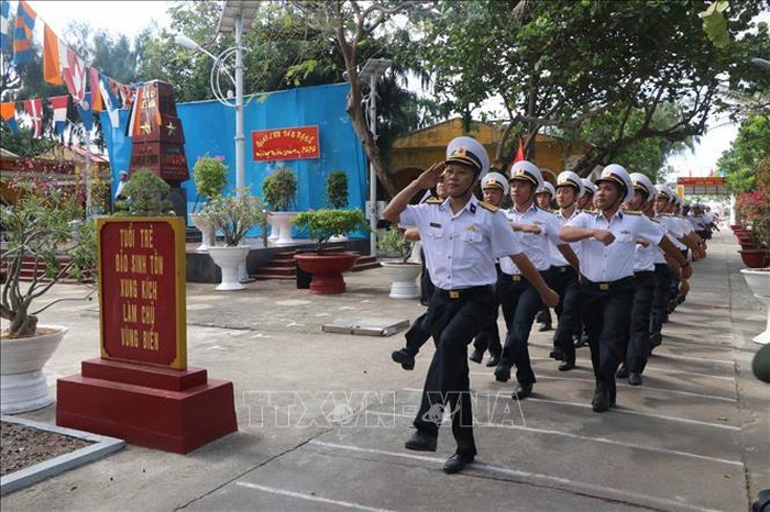 Combatientes vietnamitas en Truong Sa celebran el Año Nuevo Lunar 2020 - ảnh 1