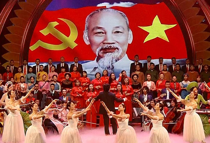 En Hanói espectáculo por 90 años de la fundación del Partido Comunista de Vietnam - ảnh 1