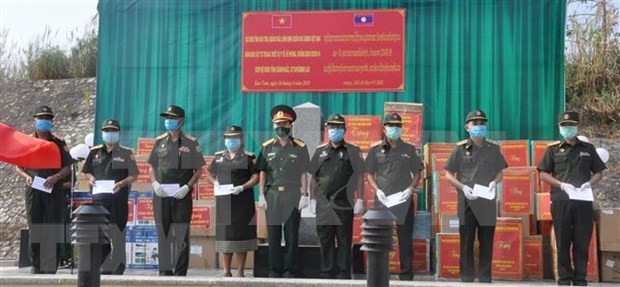 Militares vietnamitas apoyan a Laos en la lucha contra el Covid-19 - ảnh 1