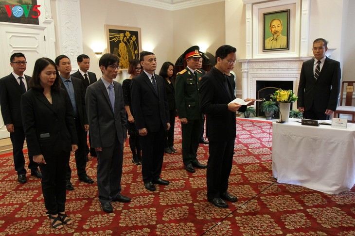 Embajada vietnamita en Estados Unidos homenajea al exsecretario general del Partido Comunista  - ảnh 1