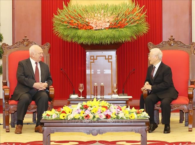 El máximo líder político de Vietnam se reúne con el embajador ruso - ảnh 1