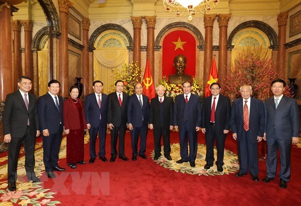 El máximo líder de Vietnam se reúne con dirigentes en funciones y jubilados del país - ảnh 2