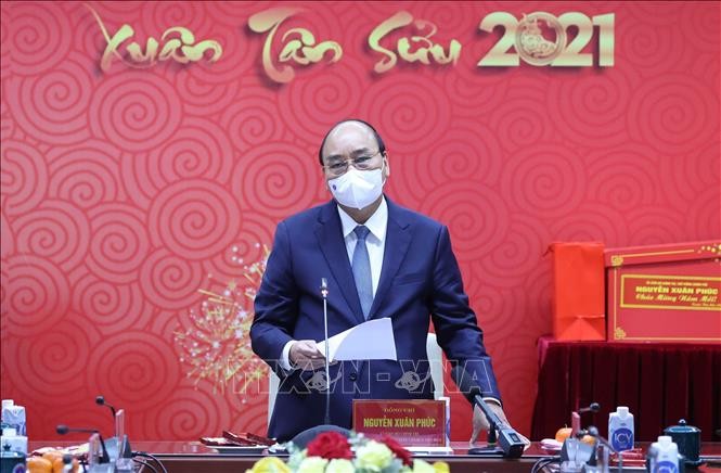 El jefe de Gobierno vietnamita orienta el desarrollo del sector de la salud frente al covid-19 - ảnh 1