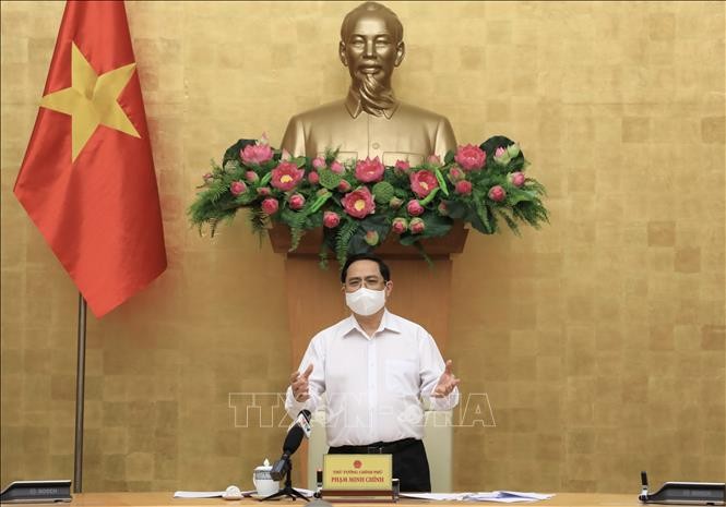 El primer ministro de Vietnam insta a no bajar la guardia en la lucha contra el covid-19 - ảnh 1