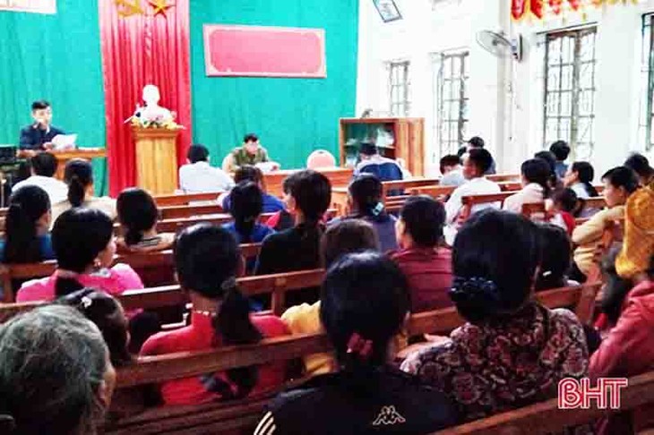 Compatriotas católicos de Ha Tinh responden al día de las elecciones parlamentarias y municipales - ảnh 2