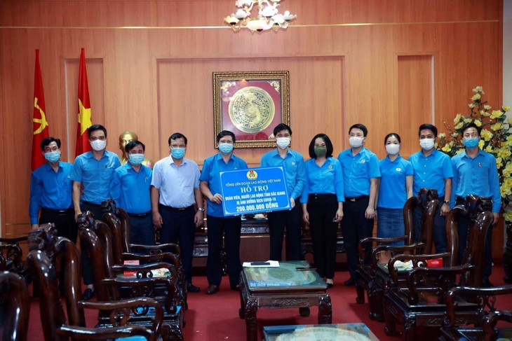 Localidades vietnamitas unidas para apoyar a las áreas más afectadas por el covid-19 - ảnh 1