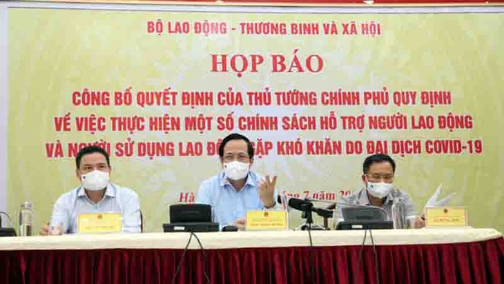 Vietnam acelera el desembolso de la asistencia para las personas afectadas por el covid-19 - ảnh 1