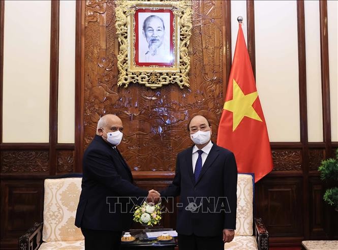 El presidente de Vietnam se reúne con nuevos embajadores de Tailandia, Chile, Cuba y Rusia - ảnh 2