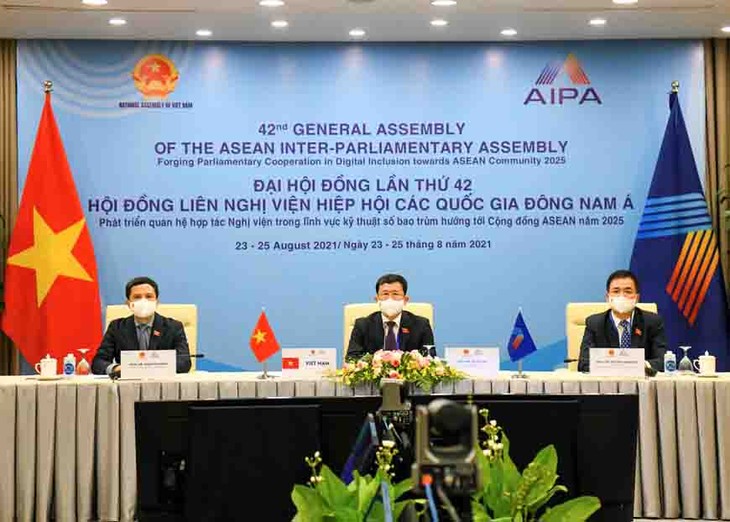 Vietnam aporta a la solución de temas importantes de la AIPA-42 - ảnh 1