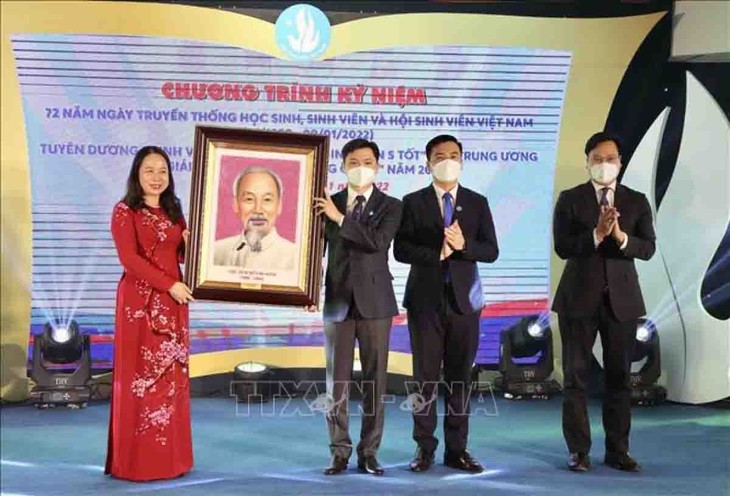 Celebración de los 72 años de la fundación y el desarrollo del sector estudiantil en Vietnam - ảnh 1