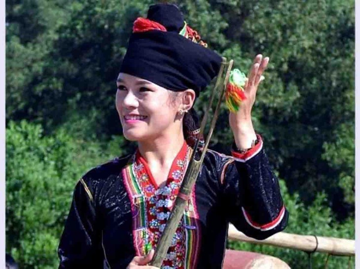 La comunidad Kho Mu aporta sus danzas tradicionales a la gran familia de etnias vietnamitas - ảnh 2