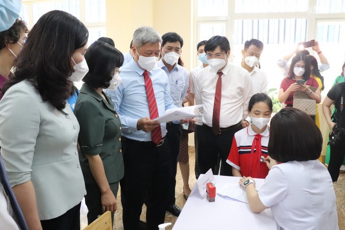 Arranca la vacunación para personas de 5 a menos de 12 años de edad frente al covid-19 en Vietnam - ảnh 1