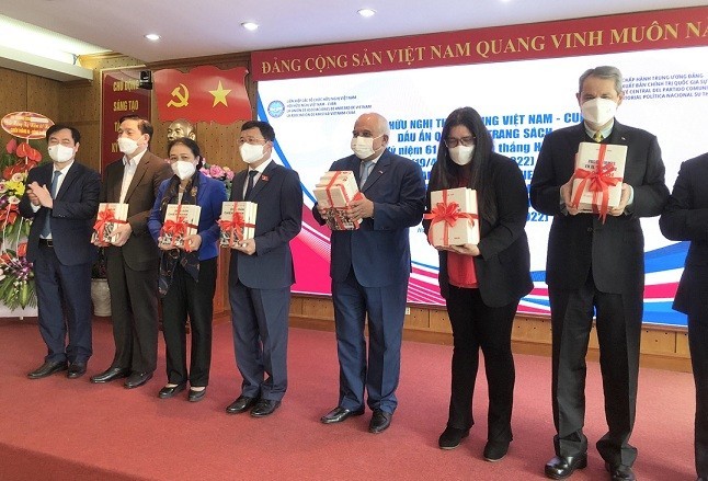 Vietnam y Cuba afianzan la hermandad a través de una exposición - ảnh 1