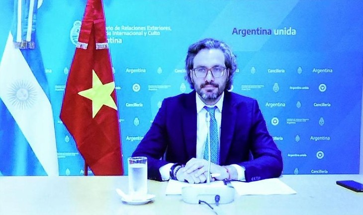 Impulso a la cooperación Vietnam-Argentina en política, diplomacia, economía y comercio - ảnh 2