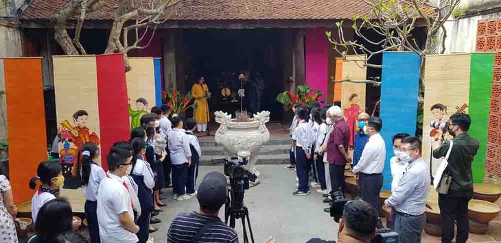 Hanói vibra con celebraciones con motivo de las festividades del 30 de abril y el 1 de mayo - ảnh 2