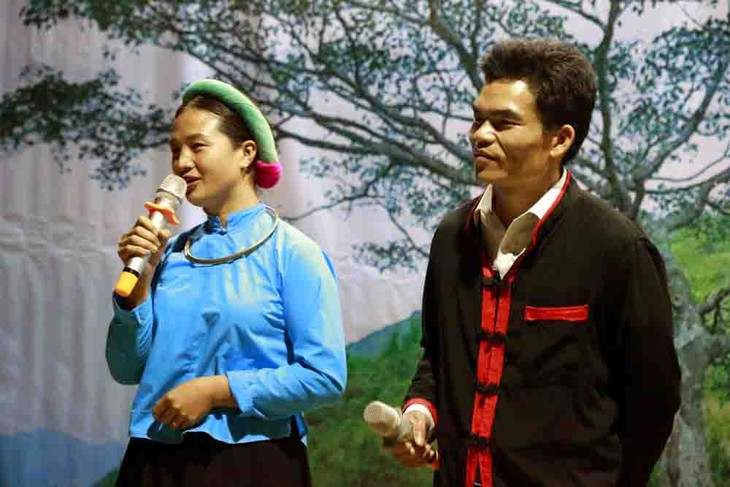 El Festival de Canto Soóng Cọ de la etnia San Chi en la tierra de Binh Lieu - ảnh 1