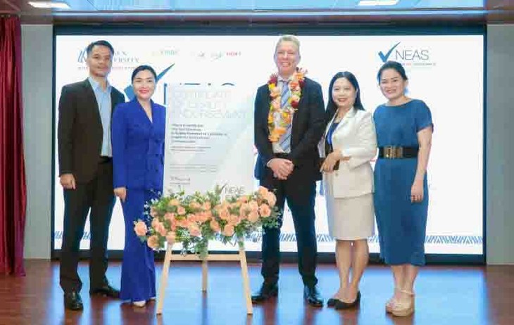 Hoa Sen, la primera universidad de Vietnam con la certificación NEAS de Australia - ảnh 1