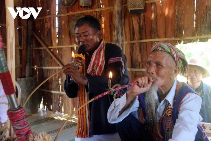 La provincia de Binh Dinh preserva la belleza cultural de las etnias locales - ảnh 2