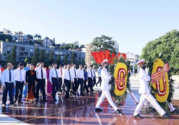 Vibrantes actividades en honor de los héroes y mártires caídos por la independencia nacional - ảnh 1