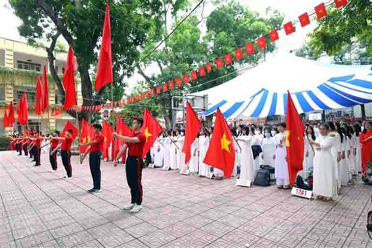 Escuelas vietnamitas comienzan el nuevo año académico 2022-2023 - ảnh 1