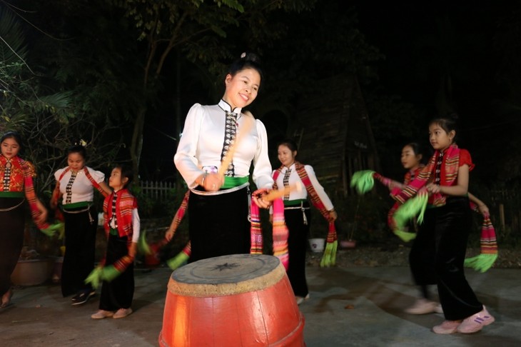 Instrumentos musicales acompañantes en la danza Xoe de la etnia Thai - ảnh 2