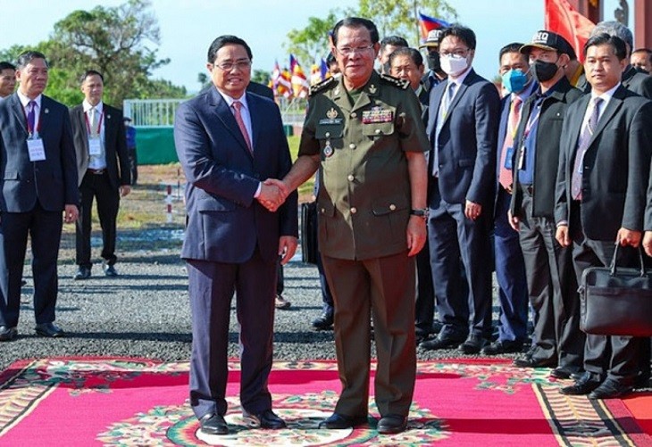 Vietnam y Camboya siempre se dan la mano para la prosperidad de cada país - ảnh 1