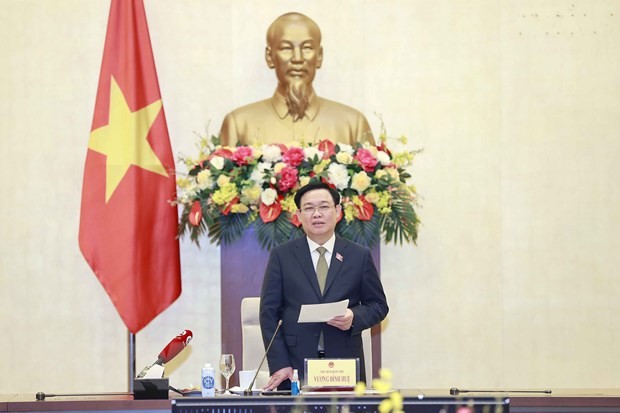 Presidente del Parlamento orienta el trabajo de diplomáticos vietnamitas en el extranjero - ảnh 1