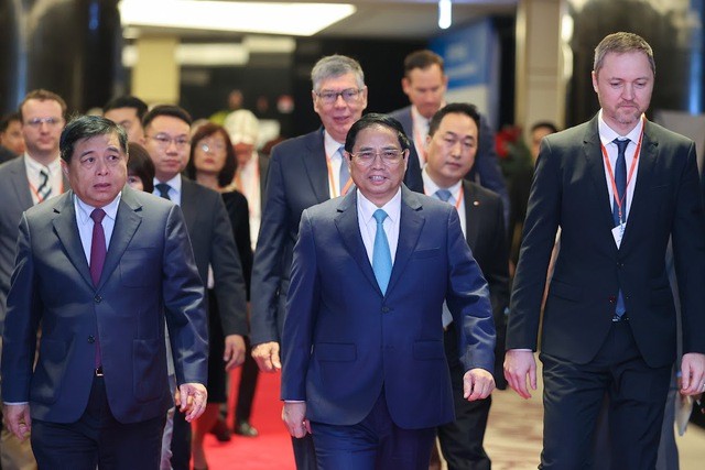 Primer Ministro Pham Minh Chinh: Crear todas las condiciones favorables para el desarrollo de las empresas - ảnh 1
