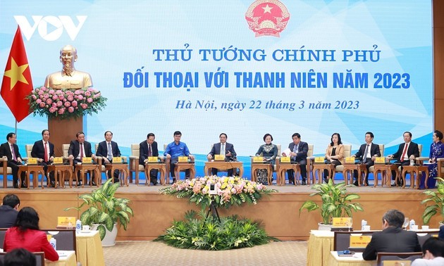 Más esfuerzos para desarrollar recursos humanos jóvenes de alta calidad en Vietnam - ảnh 1