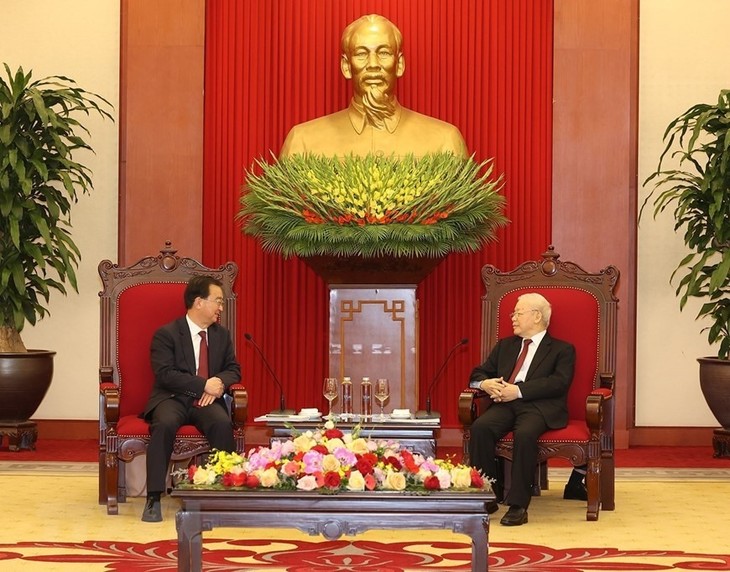 El máximo líder político de Vietnam recibe al secretario del Comité del Partido Comunista de la provincia Yunnan de China - ảnh 1
