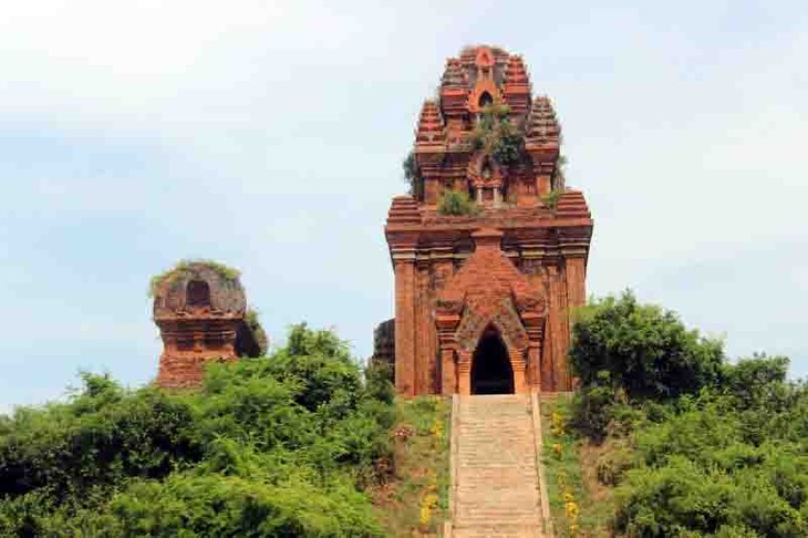 Binh Dinh promueve el valor patrimonial de las torres Cham para el desarrollo turístico - ảnh 1