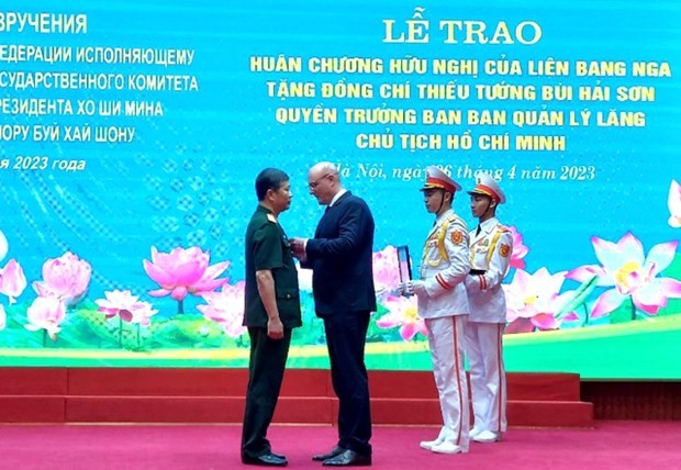 Otorgan la Orden de la Amistad de Rusia a Junta de Administración del Mausoleo del Presidente Ho Chi Minh - ảnh 1